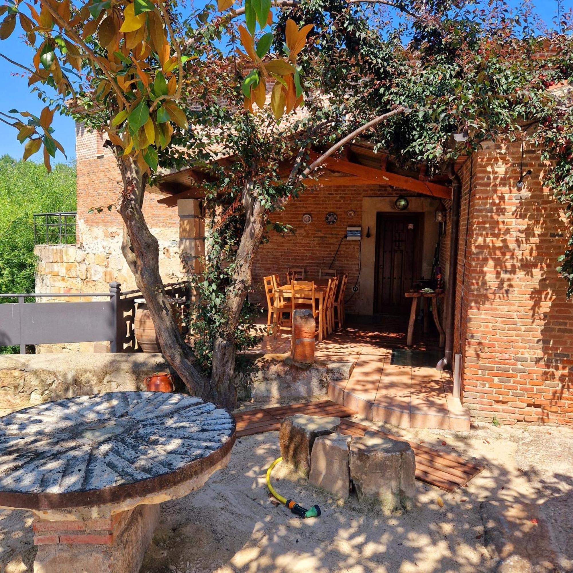 Casa Rural sobre el Rio y con Piscina Huerta  Exterior foto