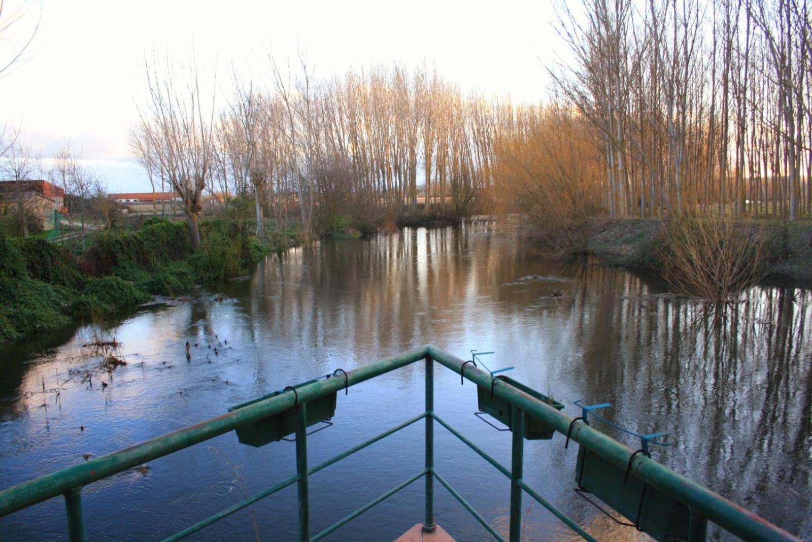 Casa Rural sobre el Rio y con Piscina Huerta  Exterior foto